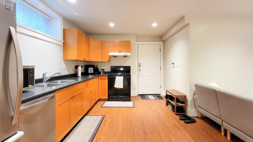 Bright 3-Bedroom Basement Suite with Separate Entrance Villa in Burnaby