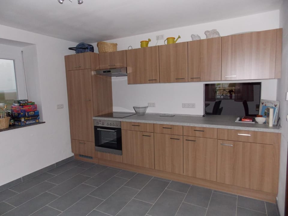 Kitchen or kitchenette, oven