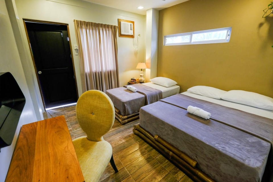 Bed, Photo of the whole room, towels