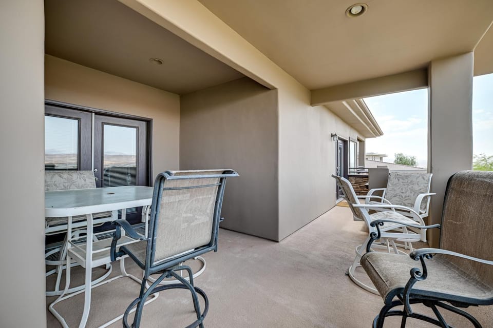 Golf Course Views & Private Deck: Mesquite Condo! House in Mesquite