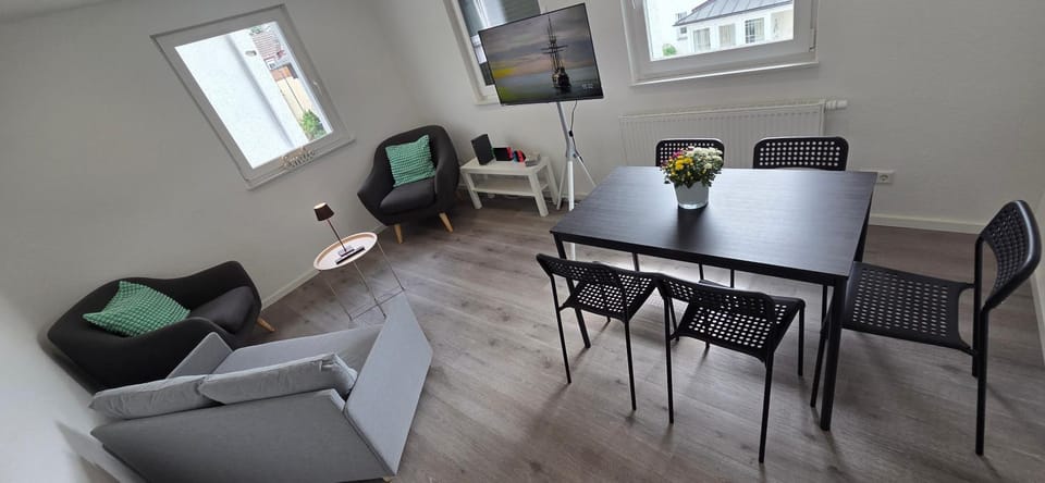 TV and multimedia, Seating area, Dining area