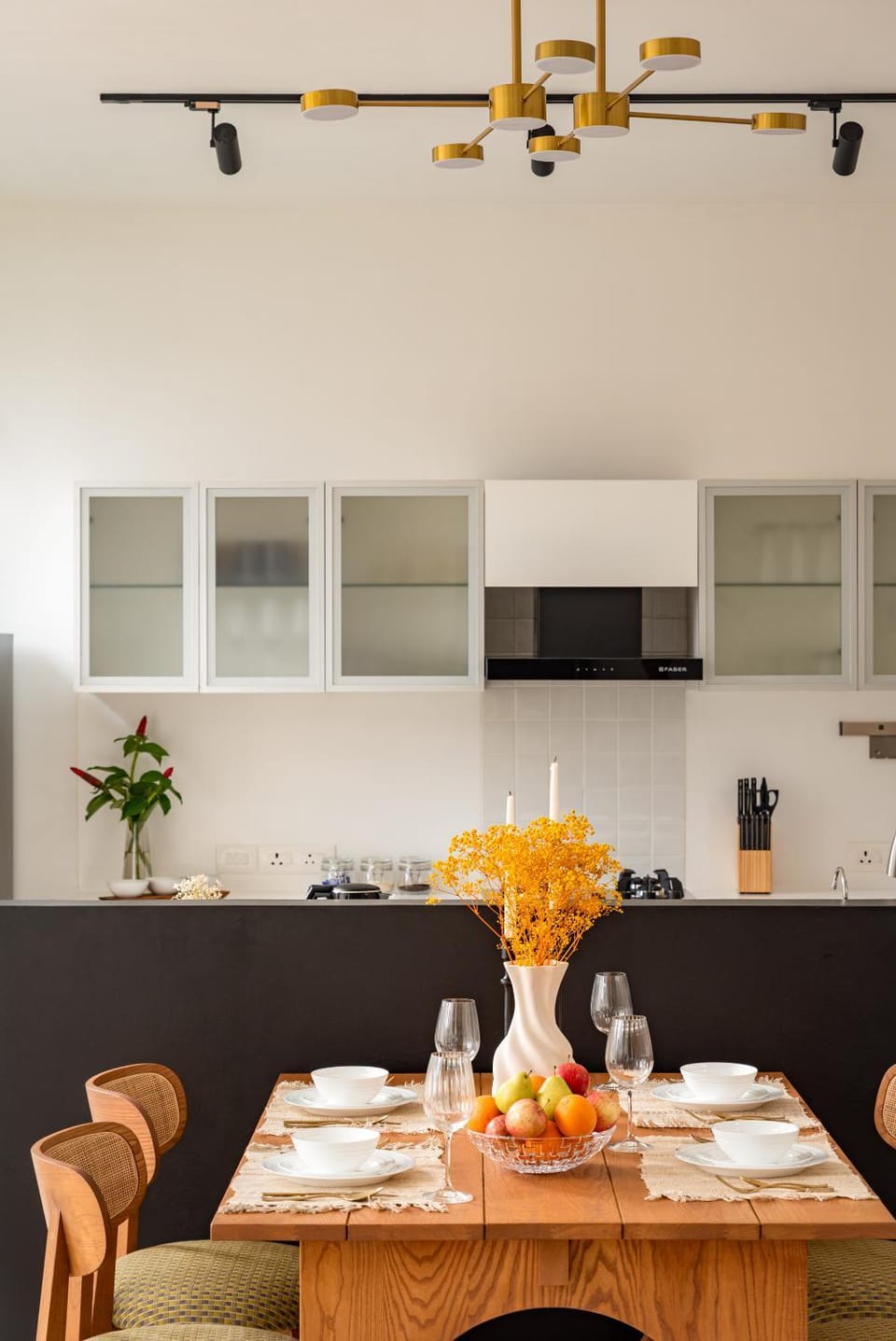 Kitchen or kitchenette, Dining area