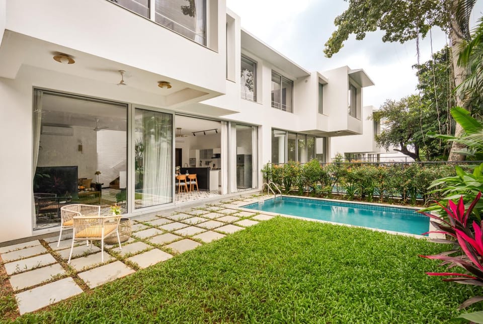 Property building, Garden, Pool view, Swimming pool, Swimming pool
