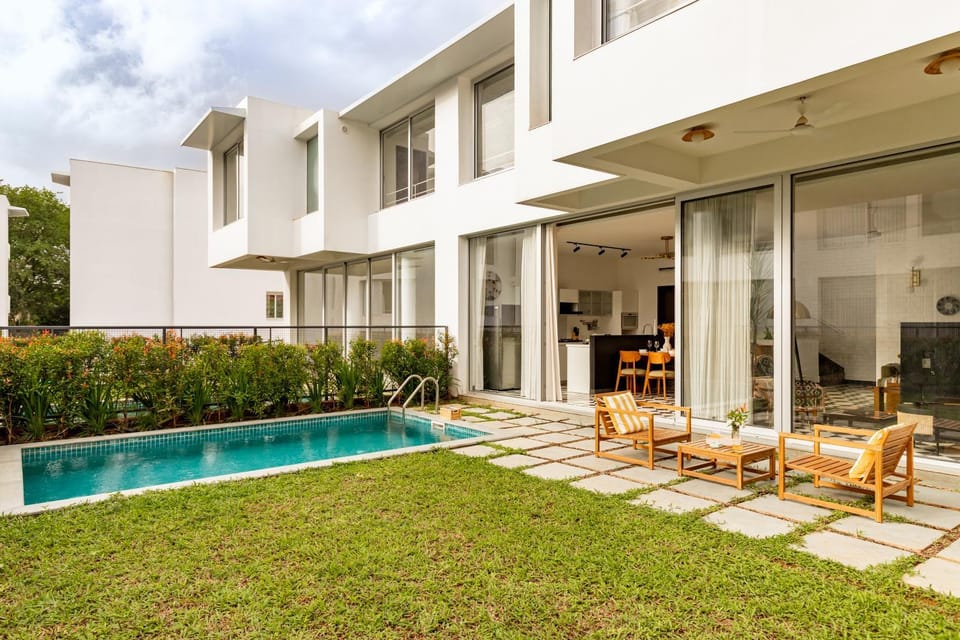Property building, Garden, Garden, Swimming pool, Swimming pool