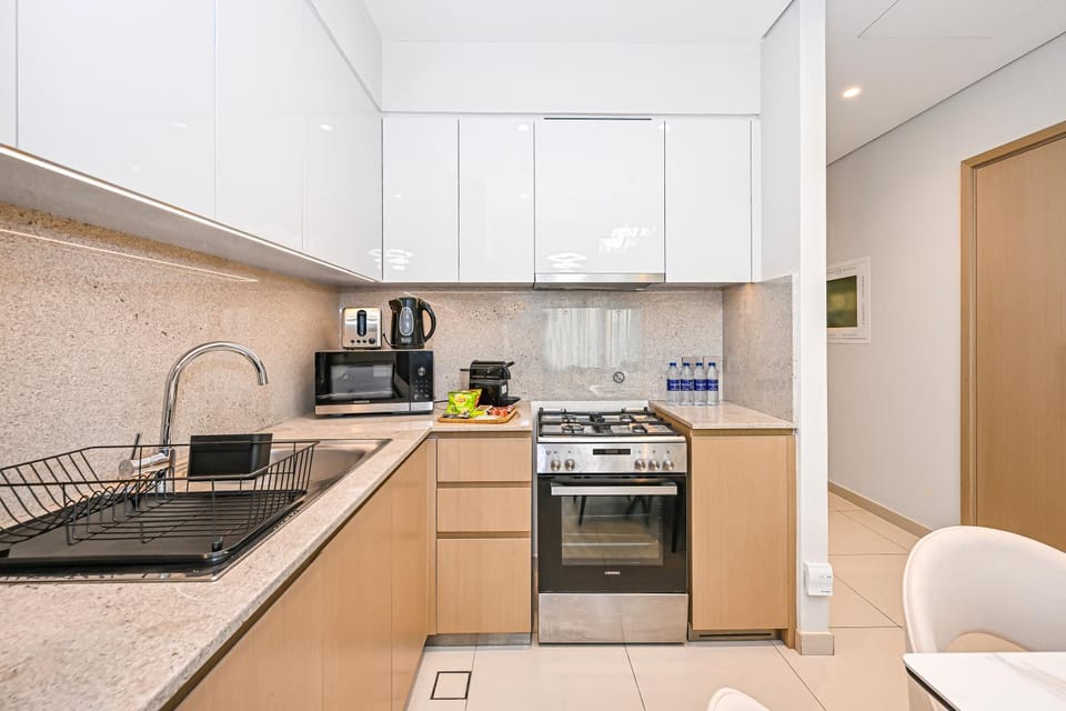 Coffee/tea facilities, Kitchen or kitchenette, minibar, oven, stove, toaster