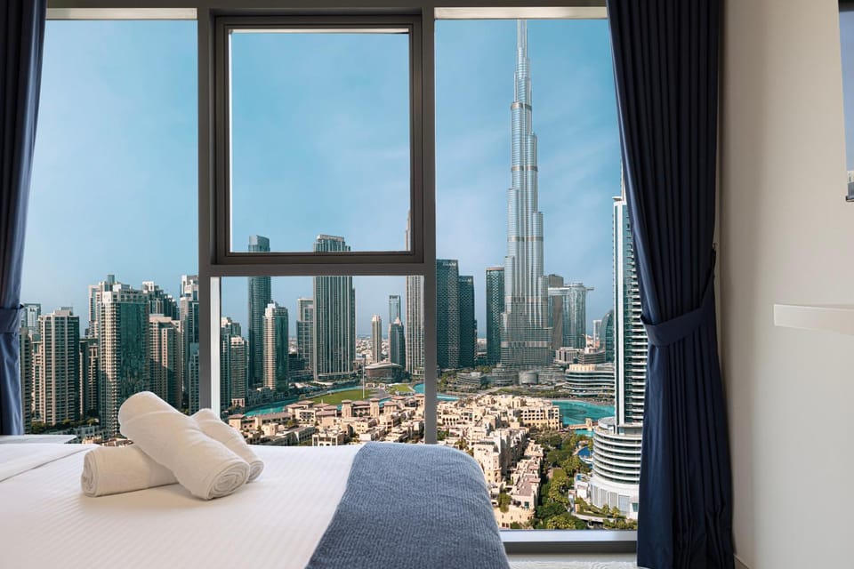 Bedroom, City view