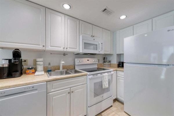 Kitchen or kitchenette, dishwasher, oven, toaster