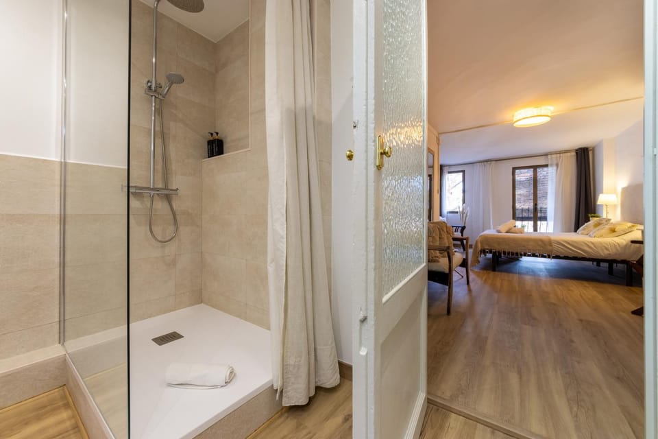 Shower, Bedroom