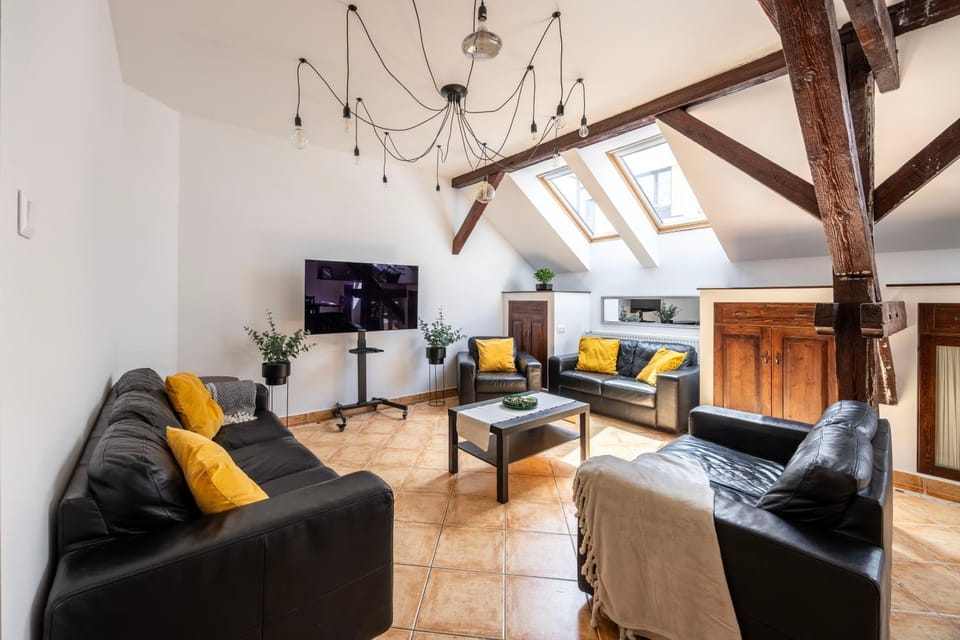 TV and multimedia, Kitchen or kitchenette, Living room, Seating area