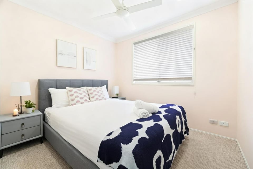 Escape from Relaxing Poolside House 3B House in Sydney