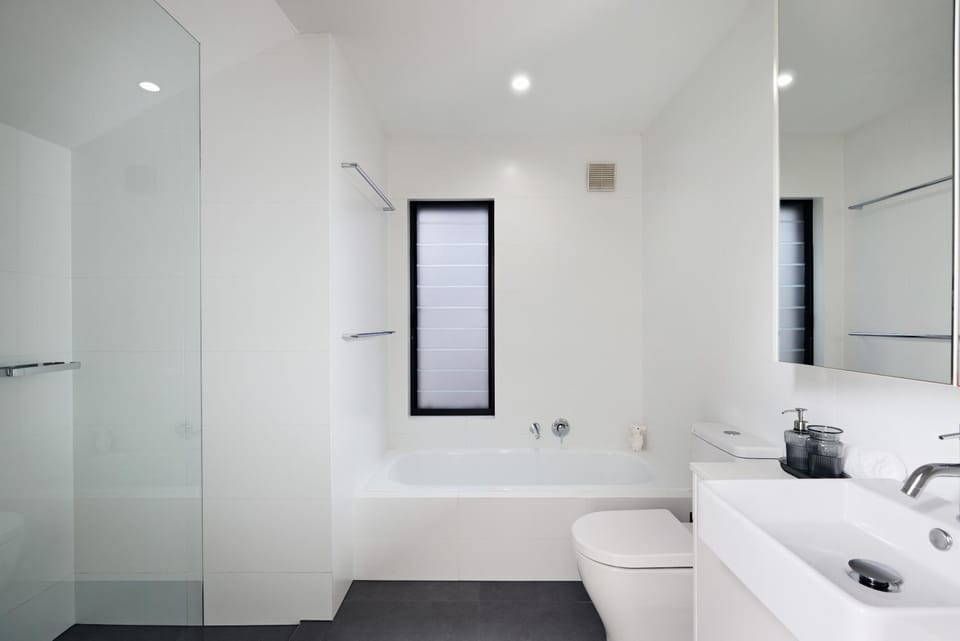 Shower, Toilet, Bathroom, Bath, towels