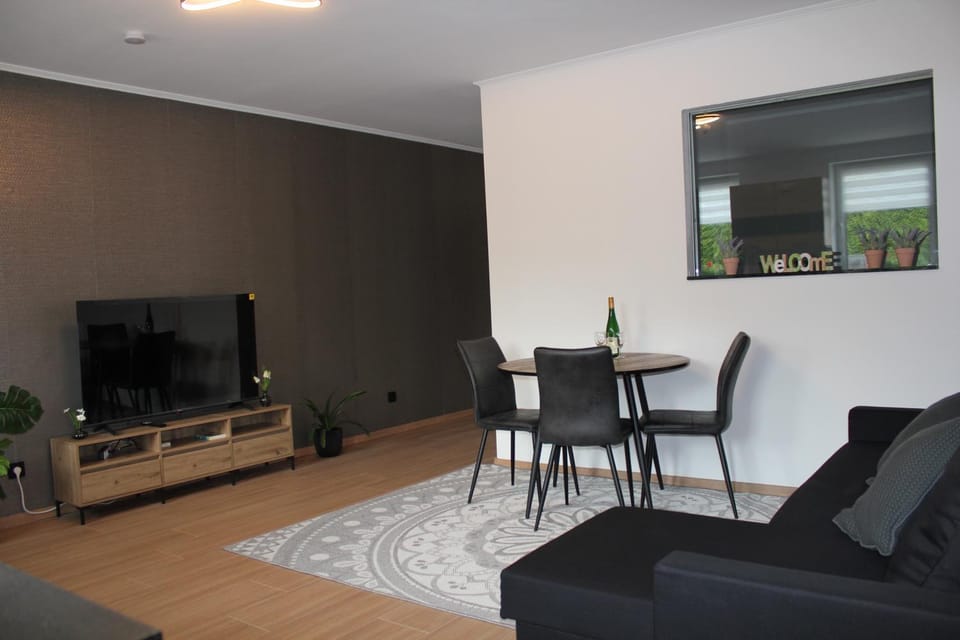 TV and multimedia, Living room, Dining area