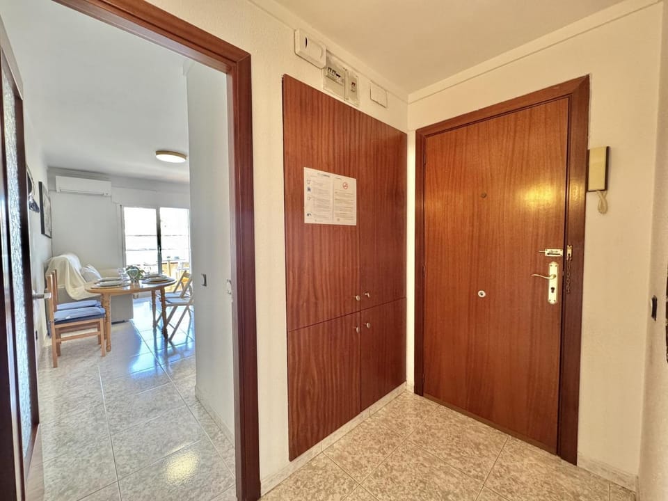Lobby or reception, Photo of the whole room, wardrobe