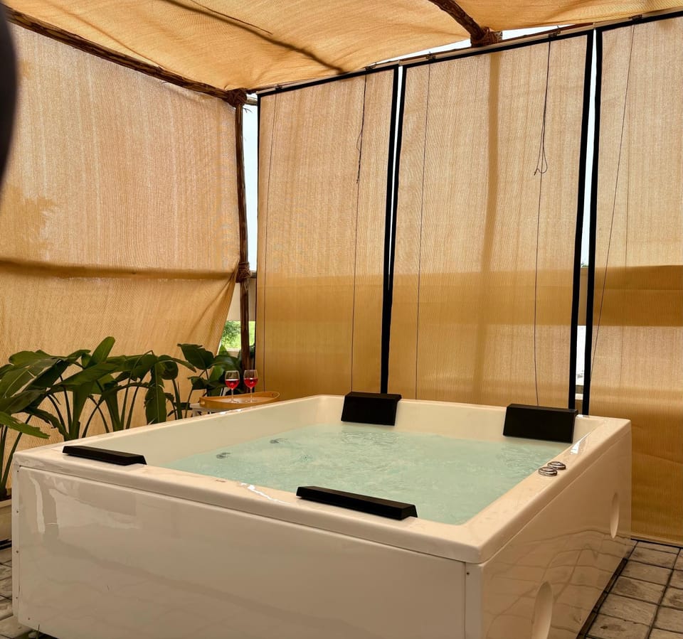 The Leos Haus - 4BR, Jaccuzi, Snooker, and Foosball House in Jaipur