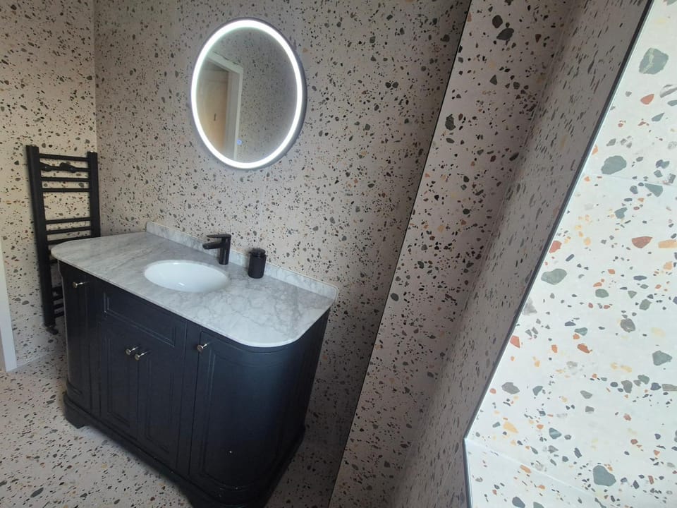 New Double room beside tramline Vacation rental in Dublin