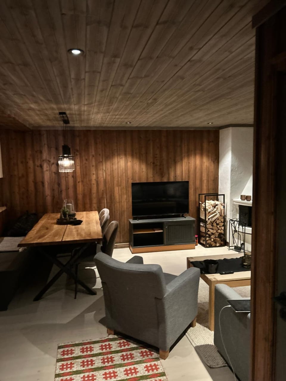 Living room, Dining area, Evening entertainment