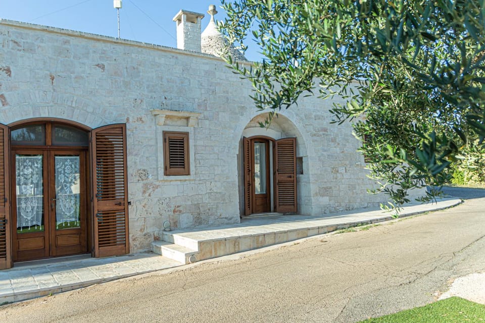 Property building, Facade/entrance, Spring, Day, Natural landscape, Winter, Summer, Autumn, Quiet street view