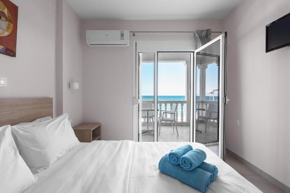 Bed, TV and multimedia, Balcony/Terrace, wardrobe, air conditioner