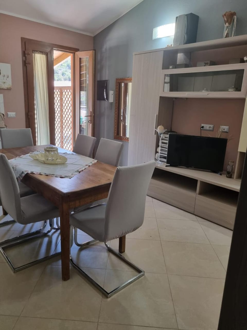 Kitchen or kitchenette, Living room