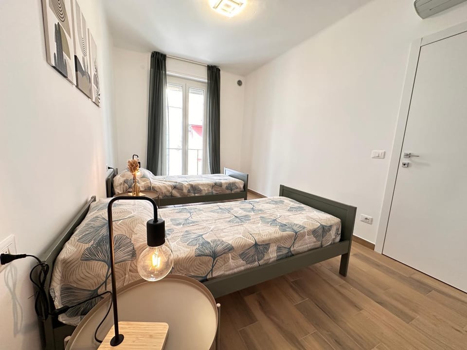 Bed, Photo of the whole room, Bedroom, internet, air conditioner