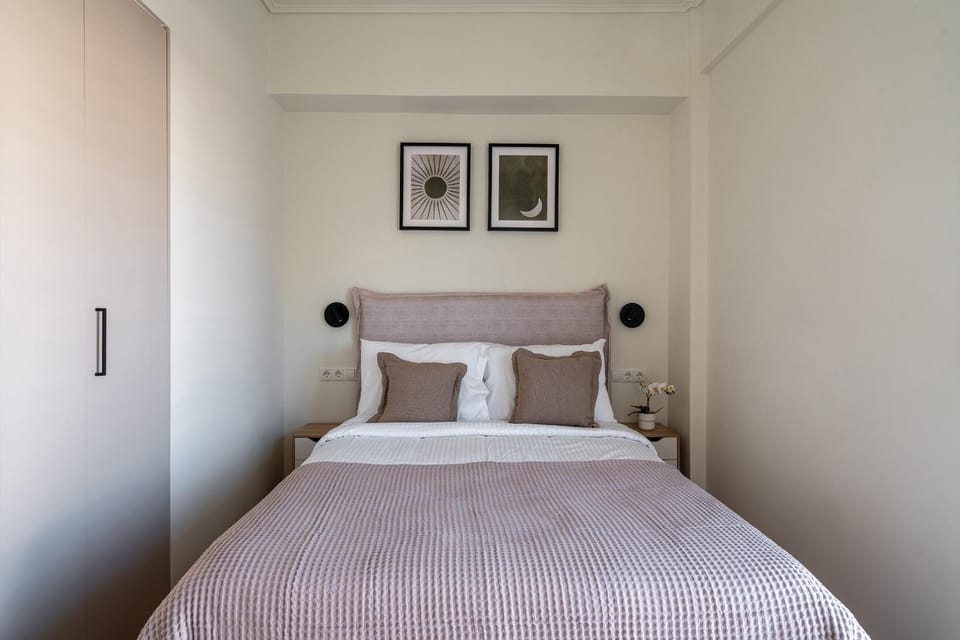 Bed, Photo of the whole room, Bedroom