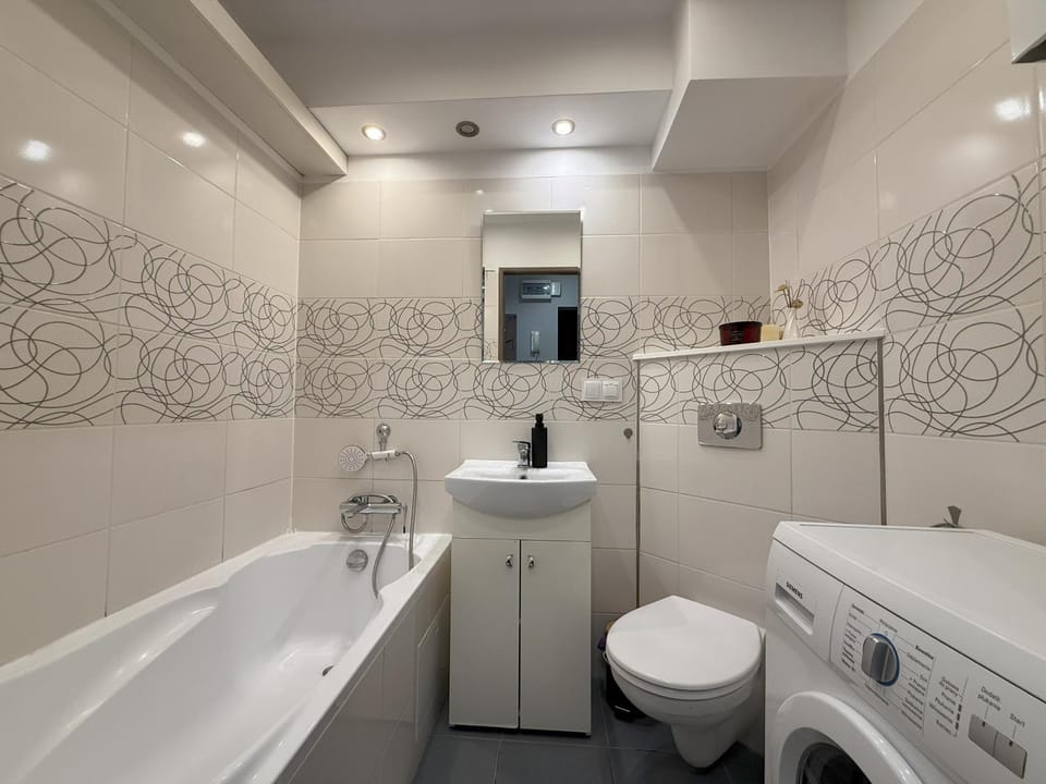 Bathroom, Bath, towels, washing machine
