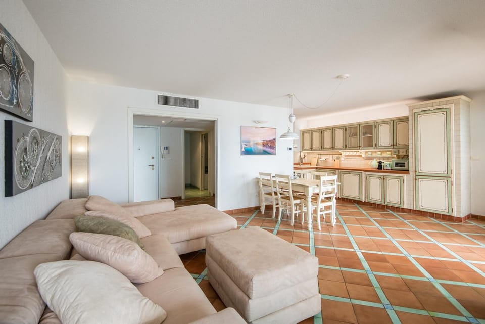 Appartement Vue Mer 50m de la plage Apartment in Menton