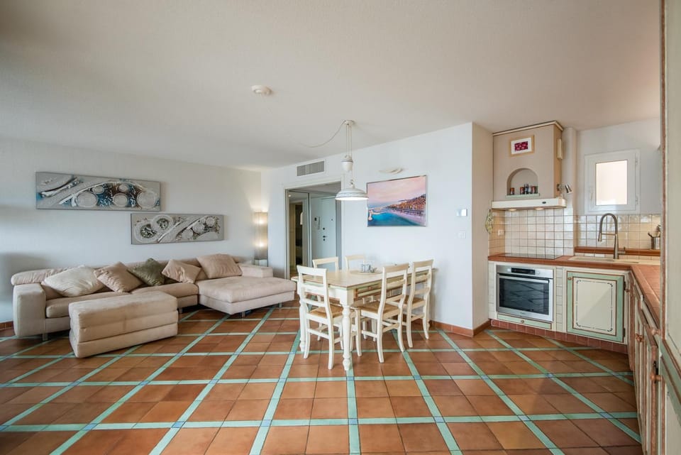 Appartement Vue Mer 50m de la plage Apartment in Menton