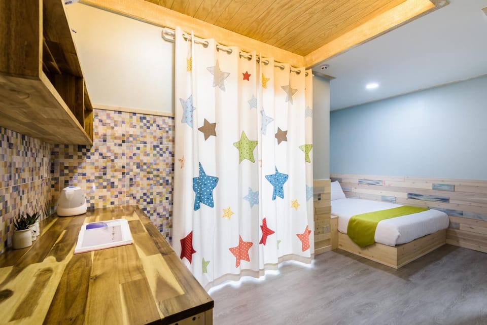 Bed, Photo of the whole room, Bedroom