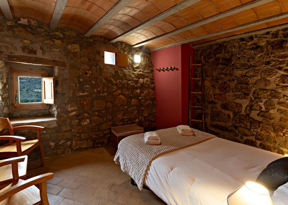 L'Antic ajuntament de la Torra House in Catalonia