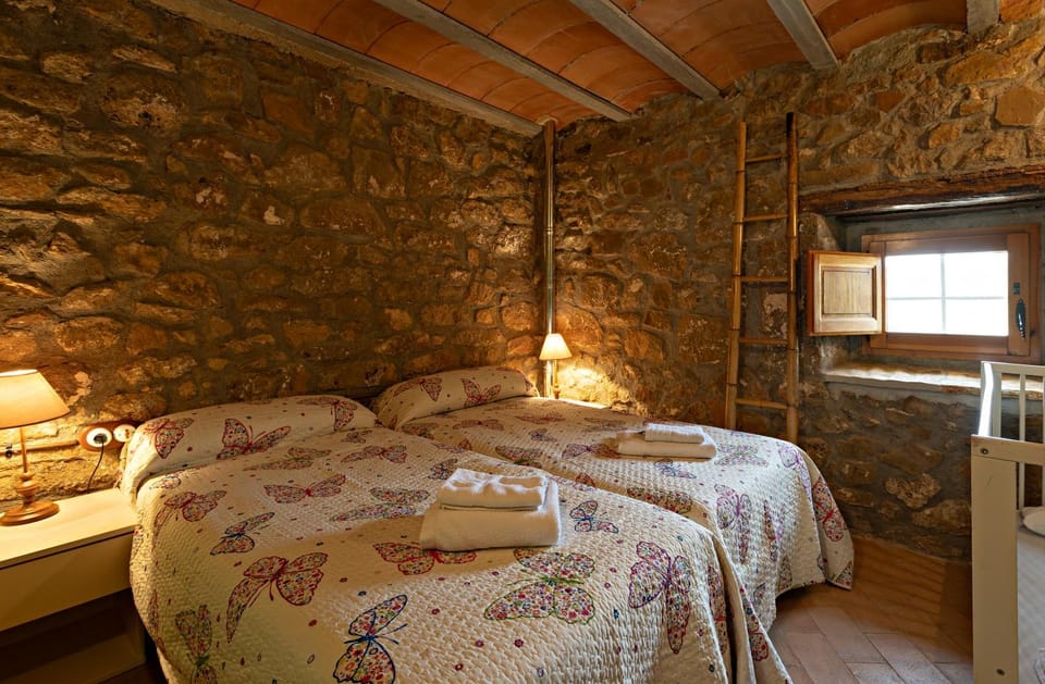 L'Antic ajuntament de la Torra House in Catalonia