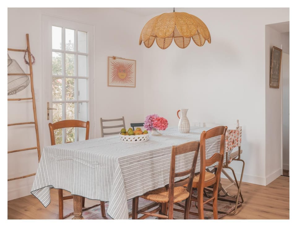 Dining area, kitchen