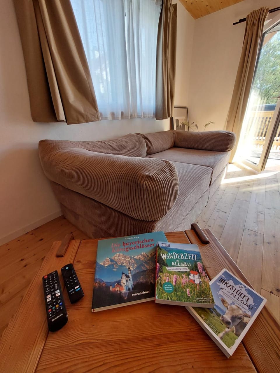 Communal lounge/ TV room, Living room, Seating area