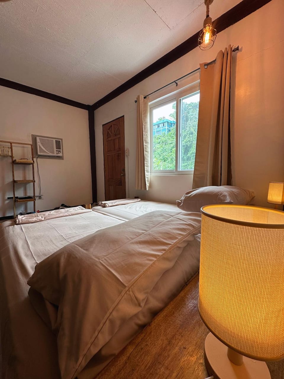 Bed, Bedroom, air conditioner