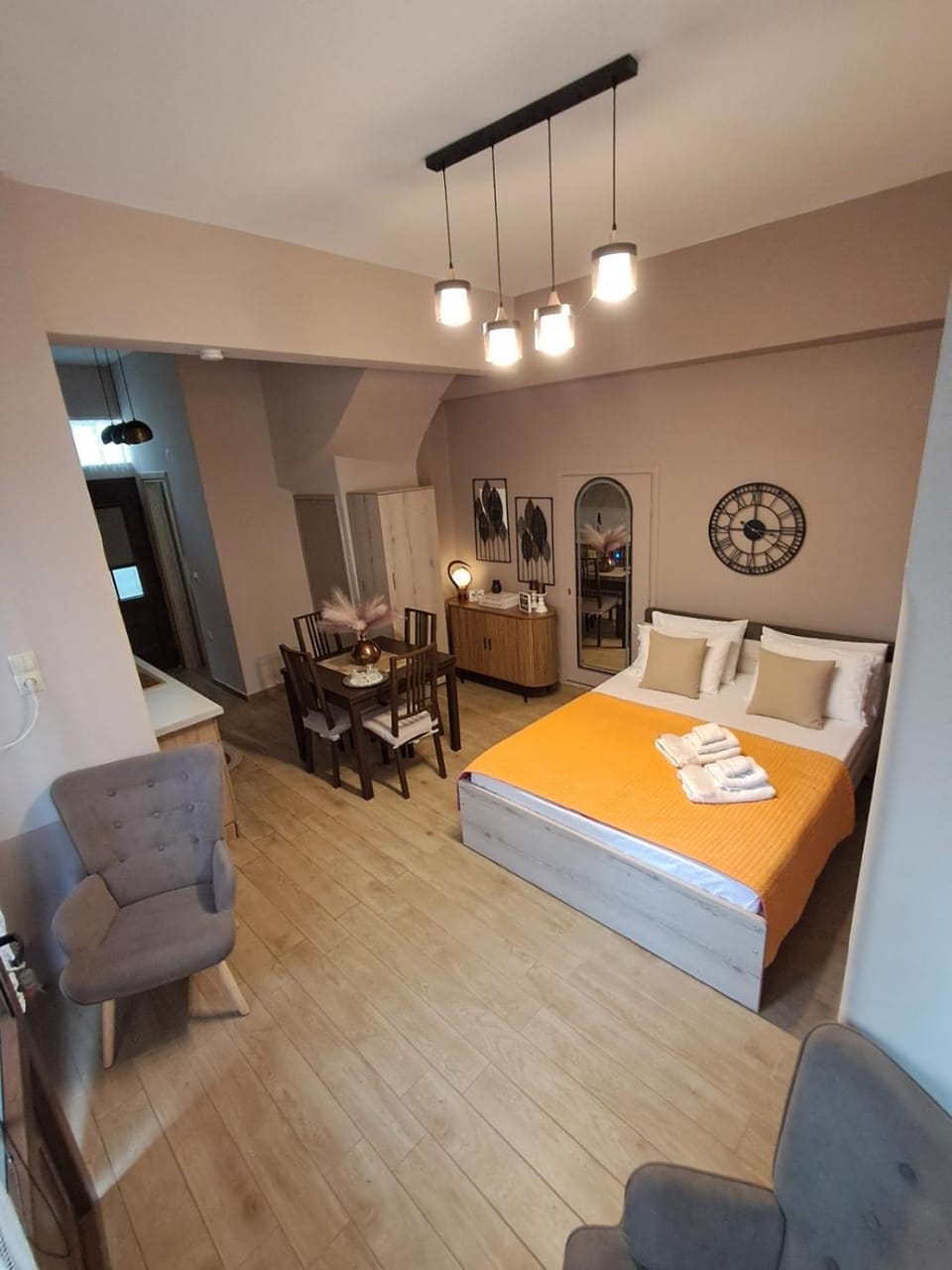 Bed, Living room