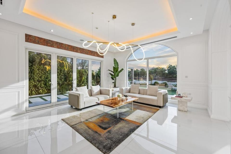 Luxury Villa with Pool, Cinema & Spa - Jumeirah Golf Villa in Dubai