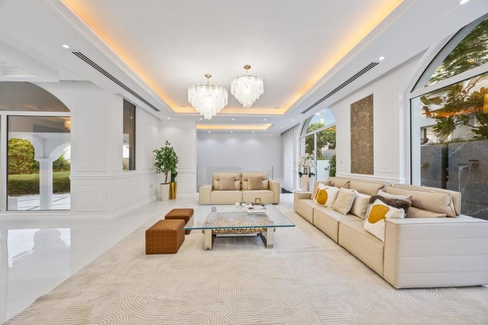 Luxury Villa with Pool, Cinema & Spa - Jumeirah Golf Villa in Dubai