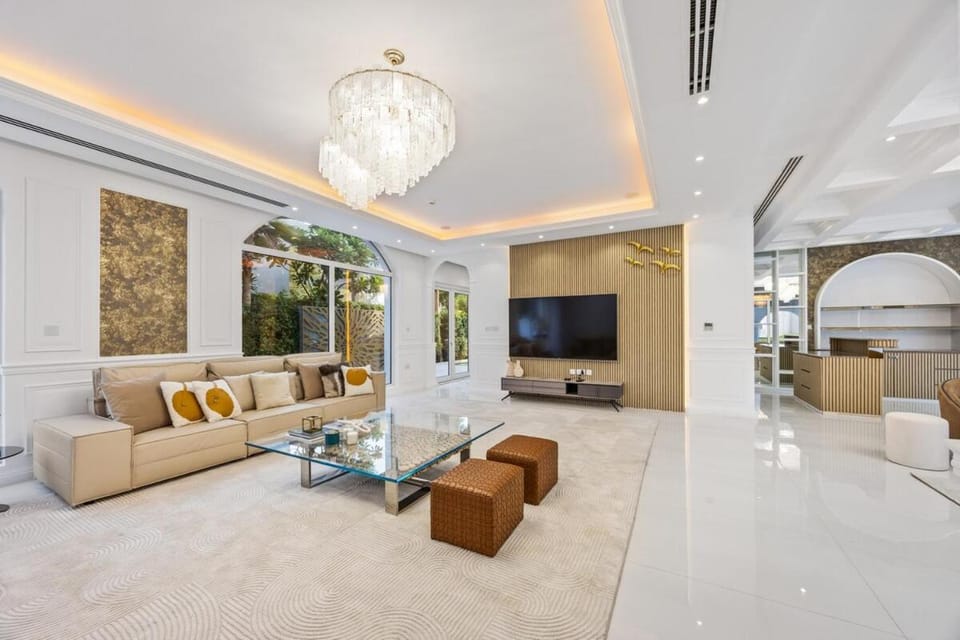 Luxury Villa with Pool, Cinema & Spa - Jumeirah Golf Villa in Dubai