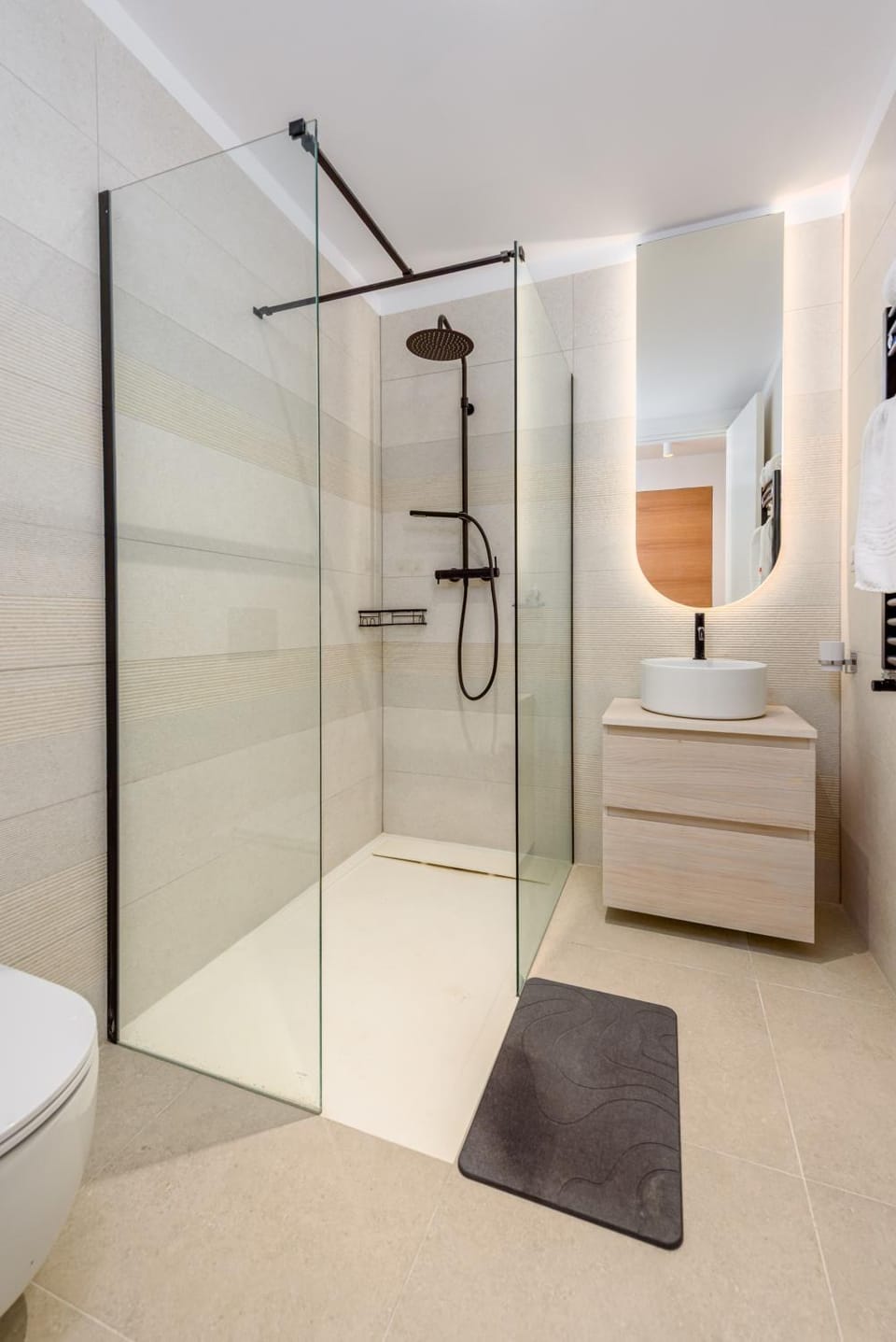 Shower, Toilet, Bathroom, towels
