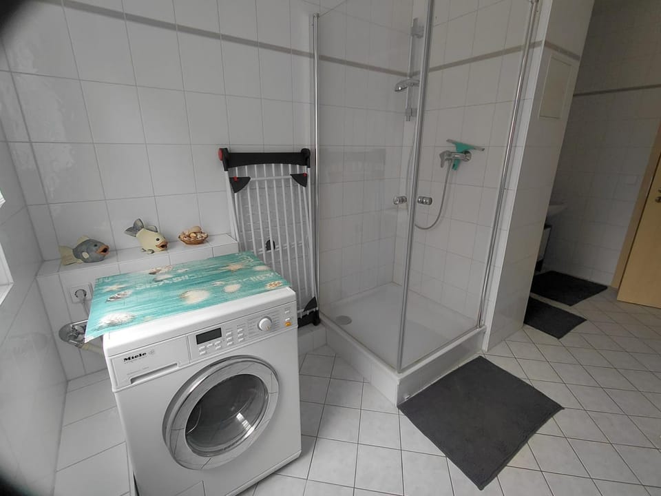 Bathroom, towels, washing machine