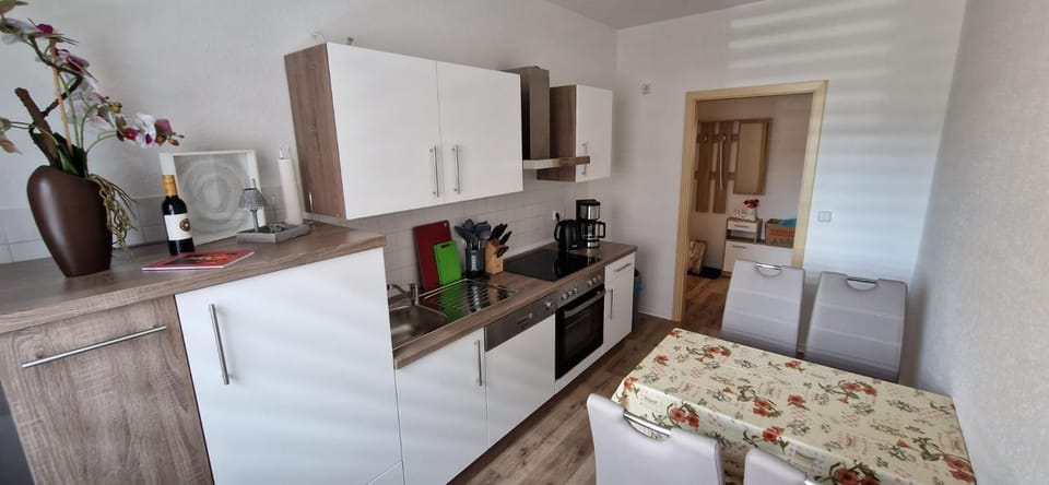 Kitchen or kitchenette, Dining area, dishwasher