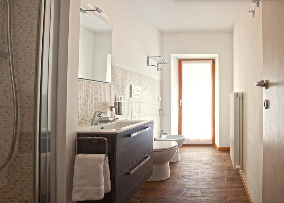 Bathroom, Photo of the whole room