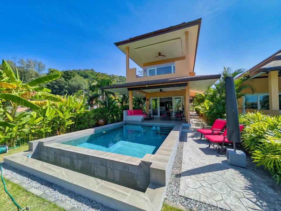 Property building, Day, Garden, Garden view, Pool view, Swimming pool, Swimming pool, sunbed