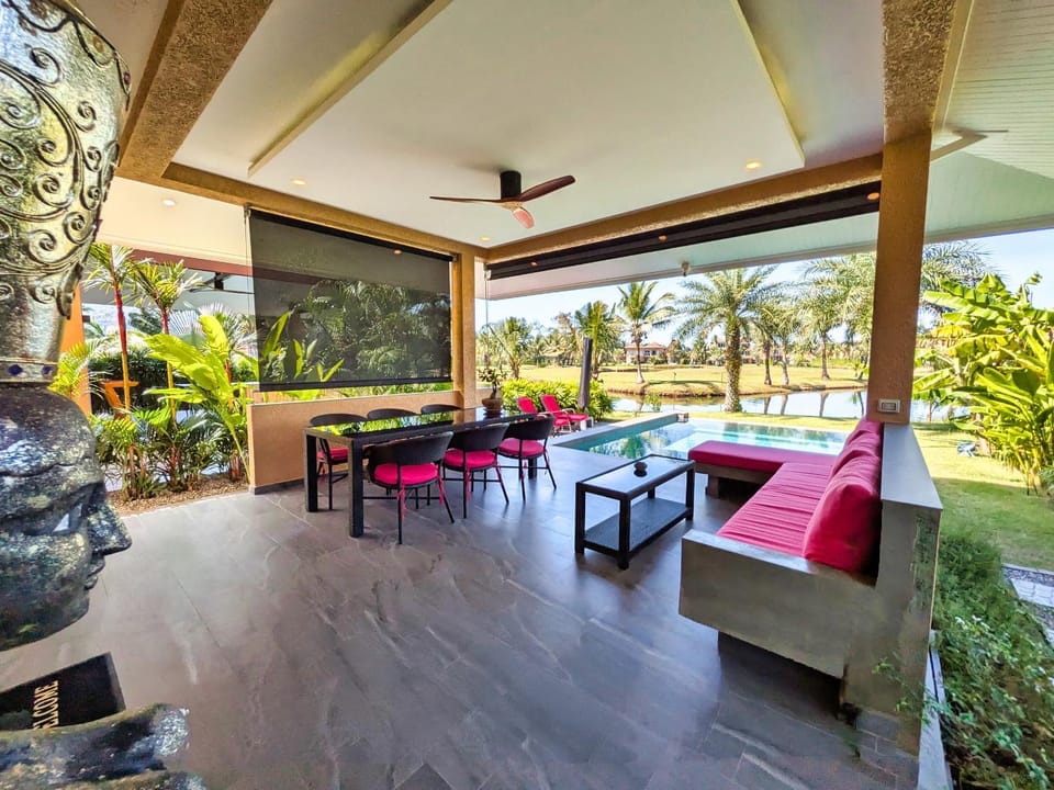 Day, Garden, Balcony/Terrace, Balcony/Terrace, Seating area, Dining area, Garden view, Pool view, Swimming pool, sunbed