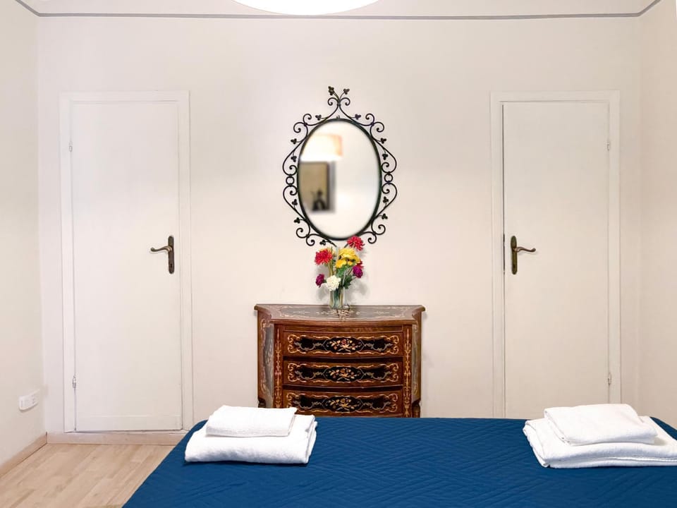Bed, Photo of the whole room, Bedroom, towels, wardrobe