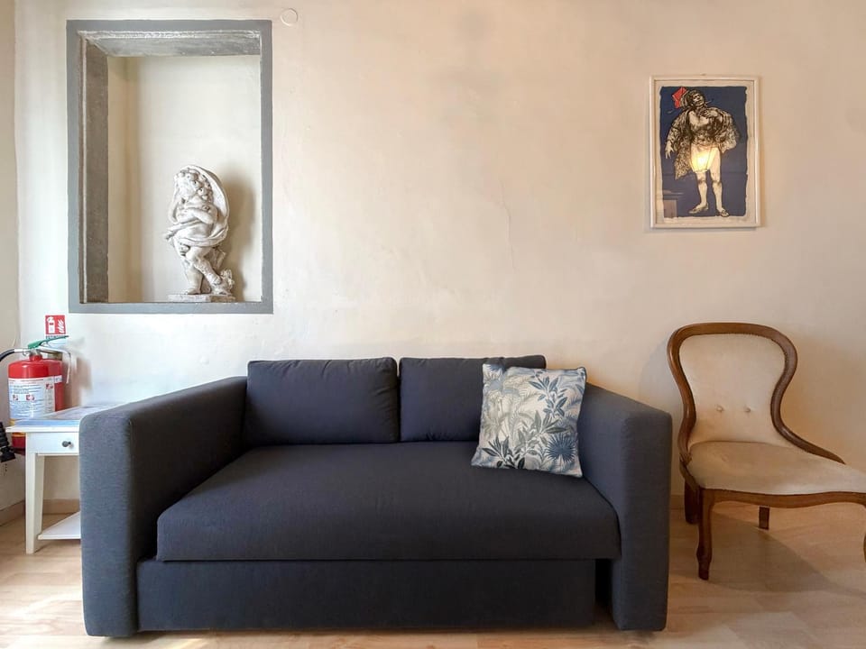 Living room, Decorative detail, Seating area