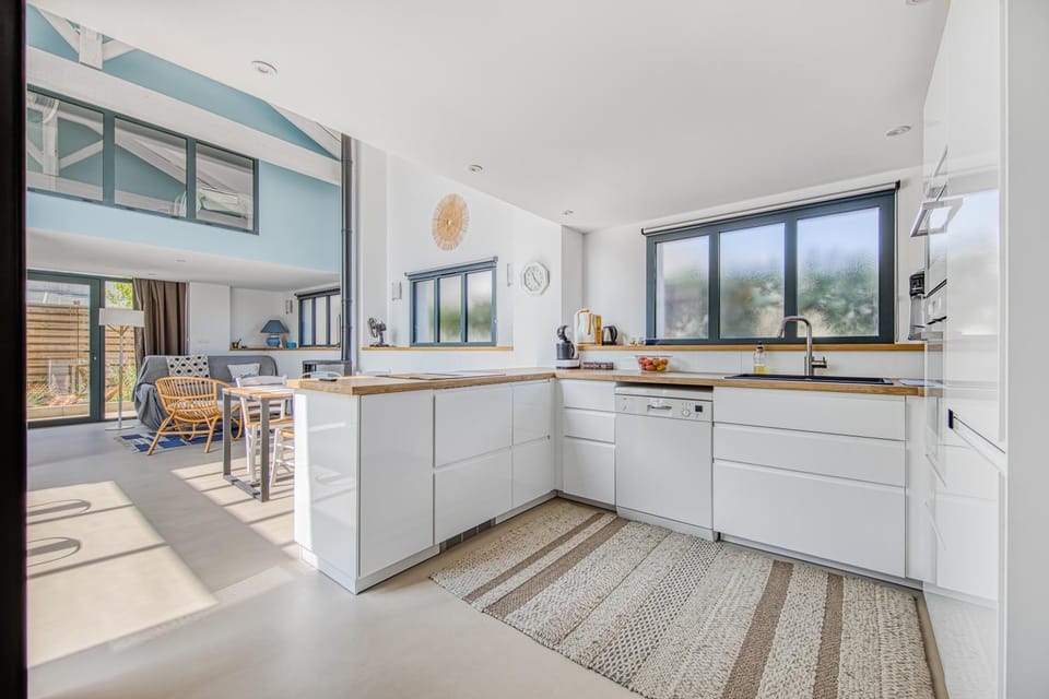 Kitchen or kitchenette, Living room