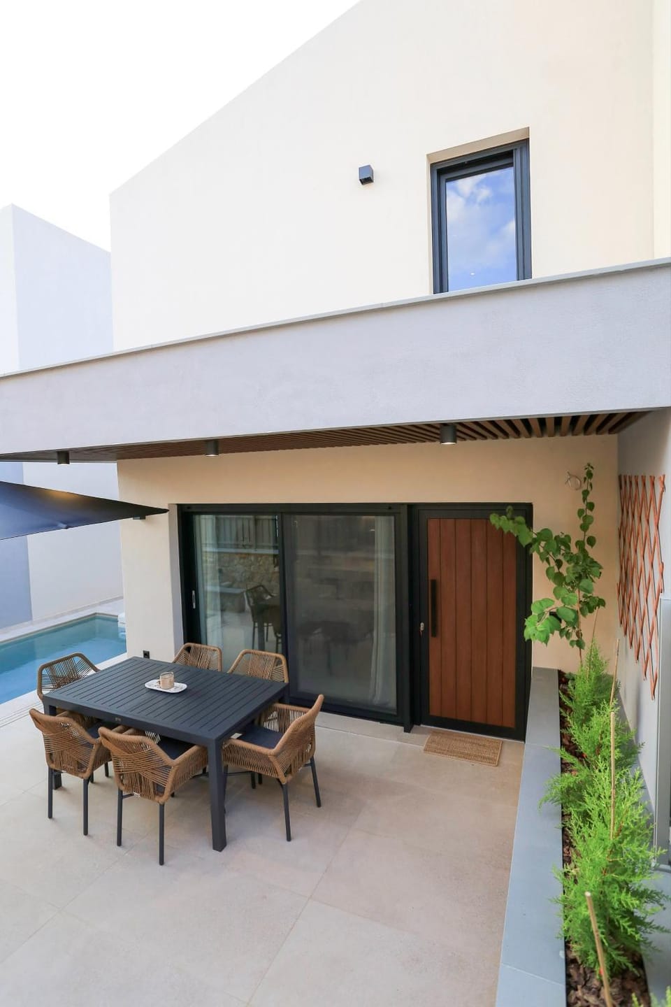 Day, Balcony/Terrace, Dining area, Pool view, Swimming pool