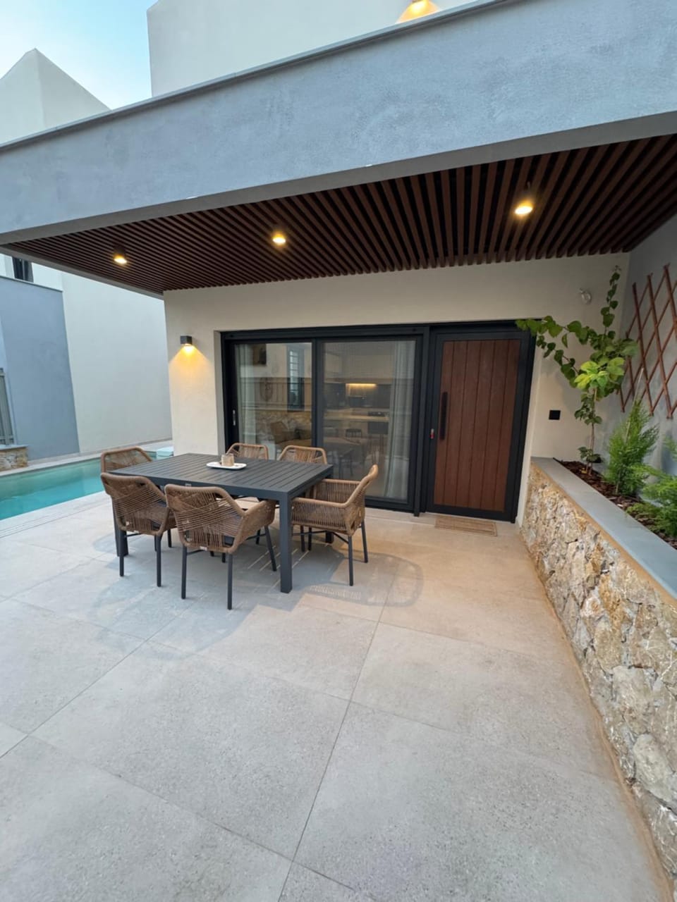 Day, Dining area, Pool view