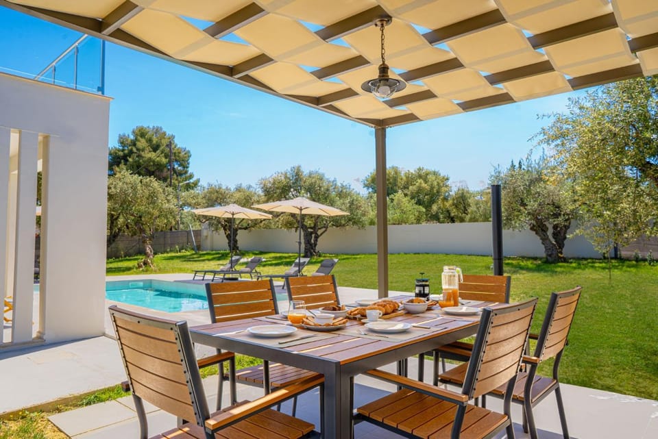 Patio, Garden, Dining area
